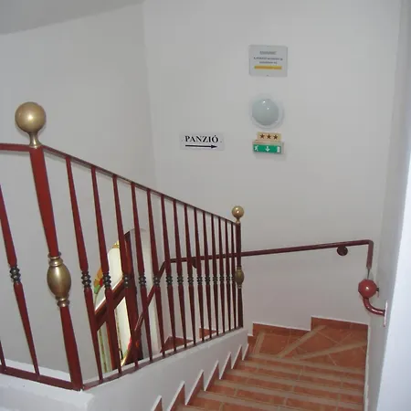 Varju Fogado Bed & Breakfast *